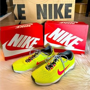 Women's Nike Training Zoom Fit Shoes Size 6.5 Solar Yellow/Pink